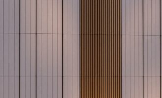 Линеарные панели для фасада: современный ритм в облицовке зданий